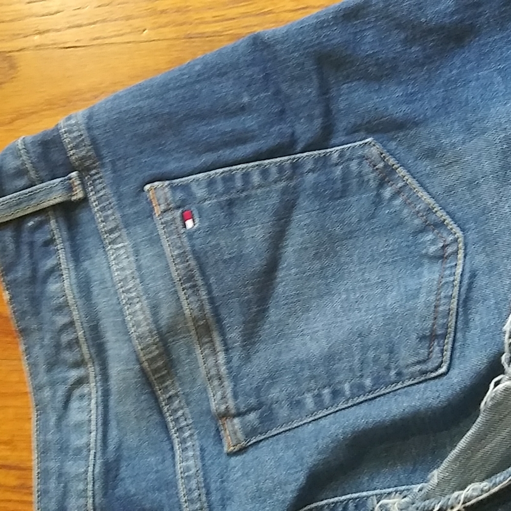 Tommy Hilfiger denim skirt. - Picture 4 of 12